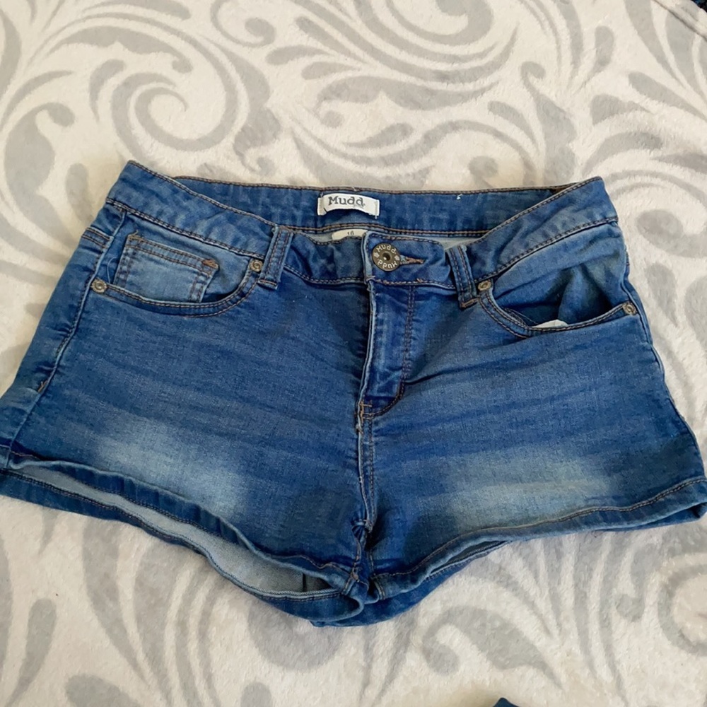 Shorts - Picture 2 of 5